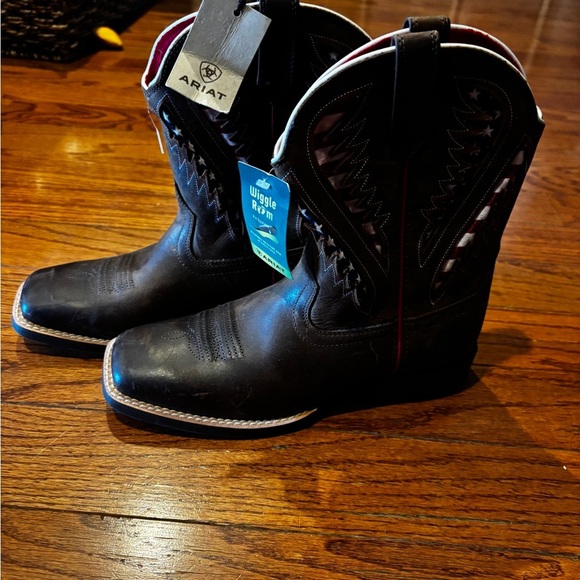 Ariat Brown Cowboy Boots with American Flag Detail kids size 4 NWT - Picture 2 of 4
